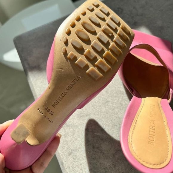 Bottega Veneta stretch mules - Picture 2 of 4